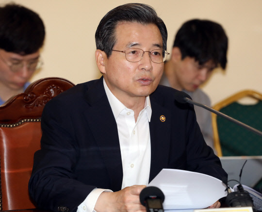 김용범 기획재정부 제1차관이 26일 오전 서울 은행회관에서 열린 확대 거시경제금융 회의에서 인사말을 하고 있다.  연합뉴스